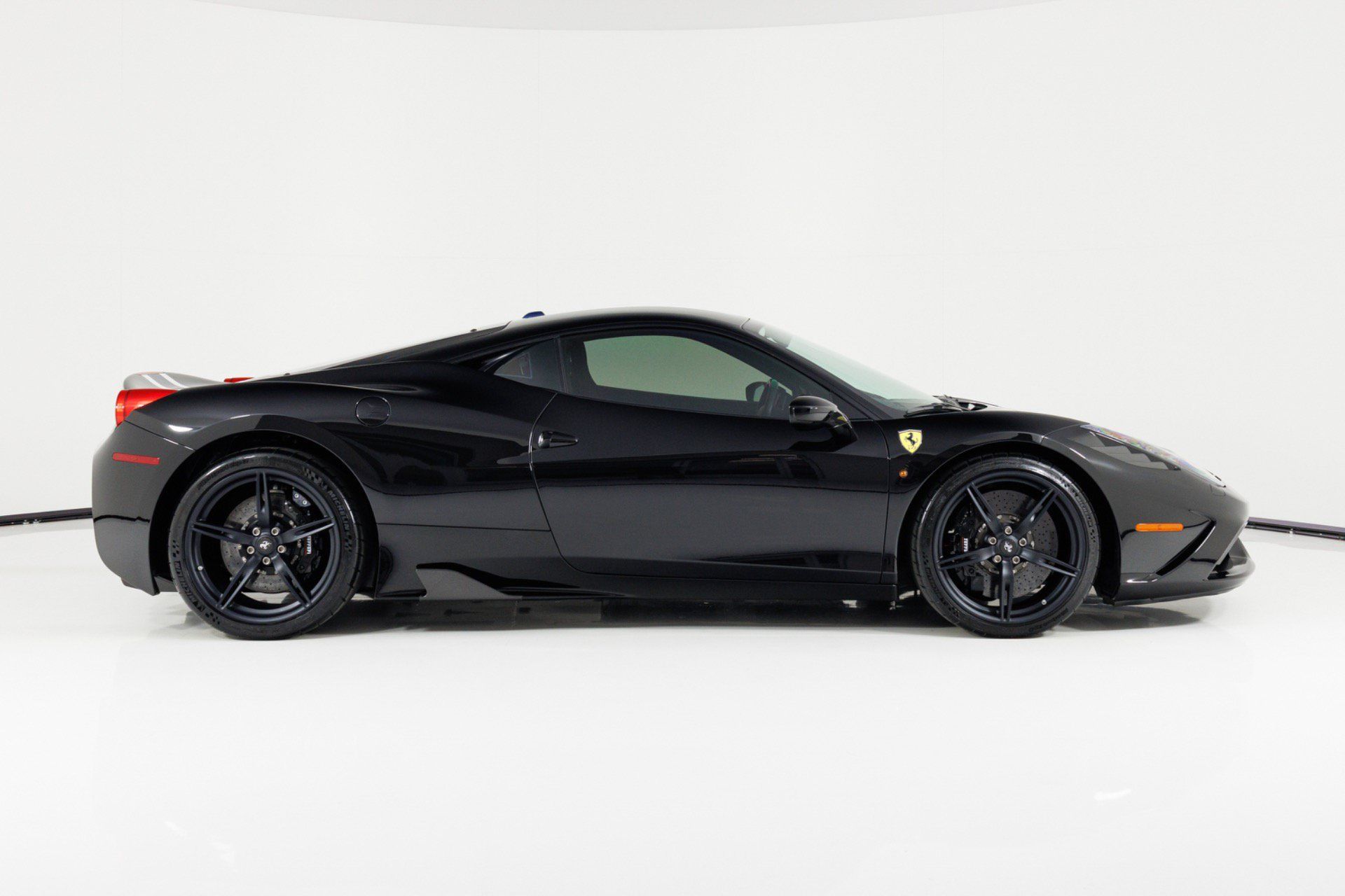 Used 2015 Ferrari 458 Speciale Coupe RWD image 2
