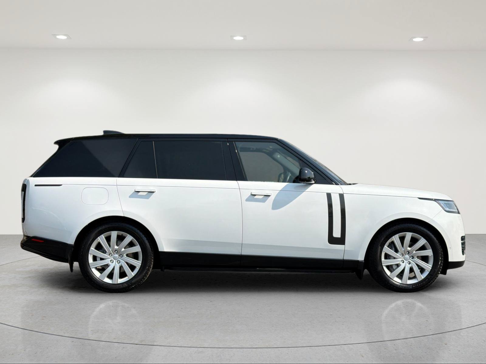 Used 2023 Land Rover Range Rover Long Wheelbase SE AWD/4WD image 6