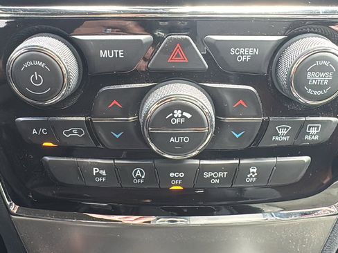 Used 2020 Jeep Grand Cherokee Altitude image 19