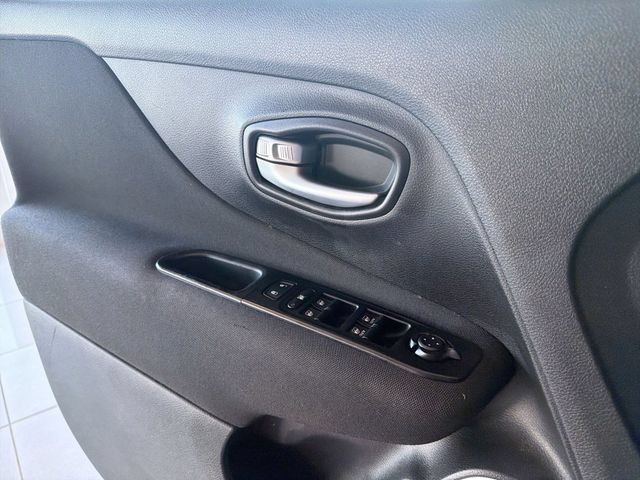 Used 2019 Jeep Renegade Latitude FWD image 20