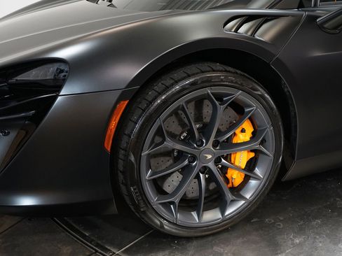 Used 2025 McLaren Artura Spider image 9