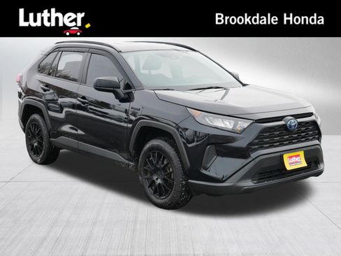 Used 2019 Toyota RAV4 LE image 1