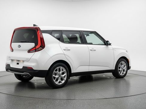 Used 2025 Kia Soul LX w/ LX Technology Package FWD image 9