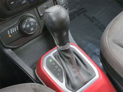 Used 2019 Jeep Renegade Trailhawk w/ LED Lighting Group image 31