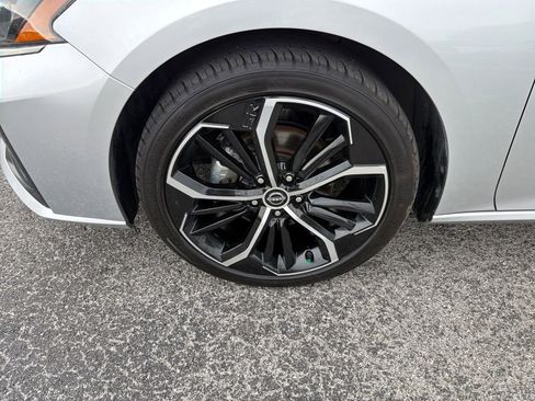 Used 2024 Nissan Altima 2.5 SR FWD image 12