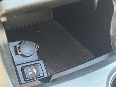 Used 2016 Toyota Camry LE FWD image 29