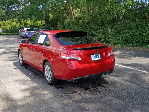 Used 2010 Toyota Camry LE FWD image 5