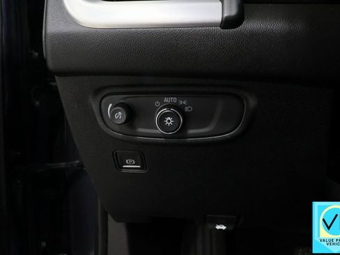 Used 2018 GMC Terrain SLE image 17