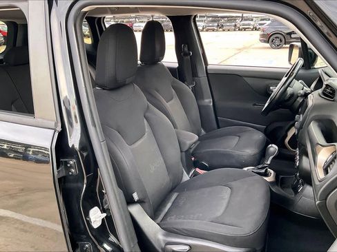 Used 2016 Jeep Renegade Latitude image 10