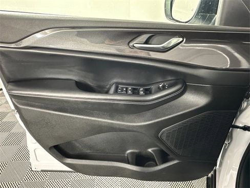 Certified 2023 Jeep Grand Cherokee L Laredo image 17