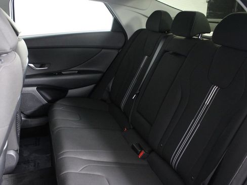 Certified 2025 Hyundai Elantra SEL FWD image 21