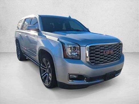 Used 2020 GMC Yukon Denali w/ Denali Ultimate Package image 3