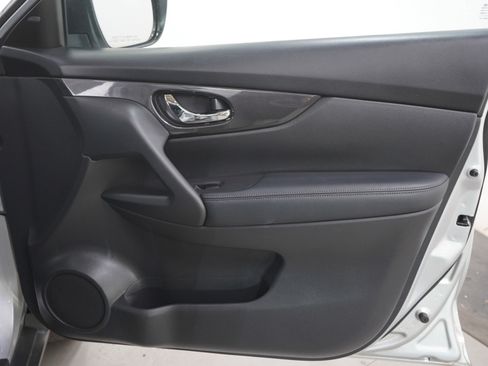Used 2019 Nissan Rogue SV AWD/4WD image 12