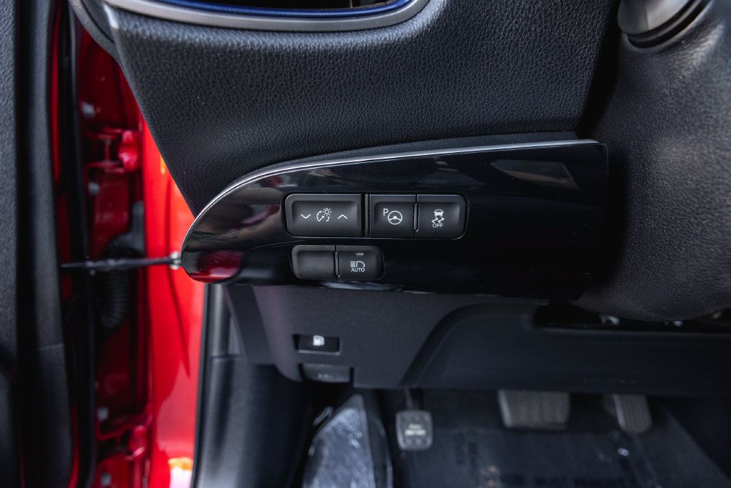Used 2018 Toyota Prius Three Touring FWD image 14