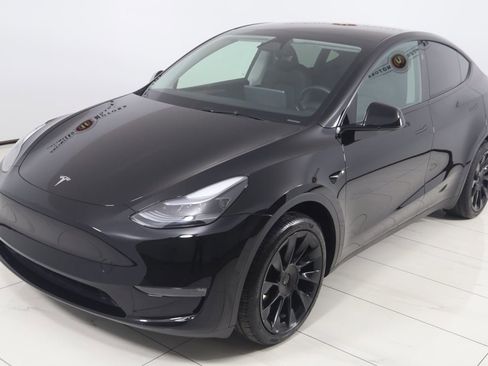 Used 2025 Tesla Model Y Long Range image 23