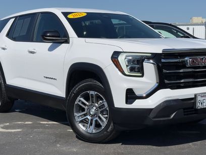 Used 2025 GMC Terrain Elevation