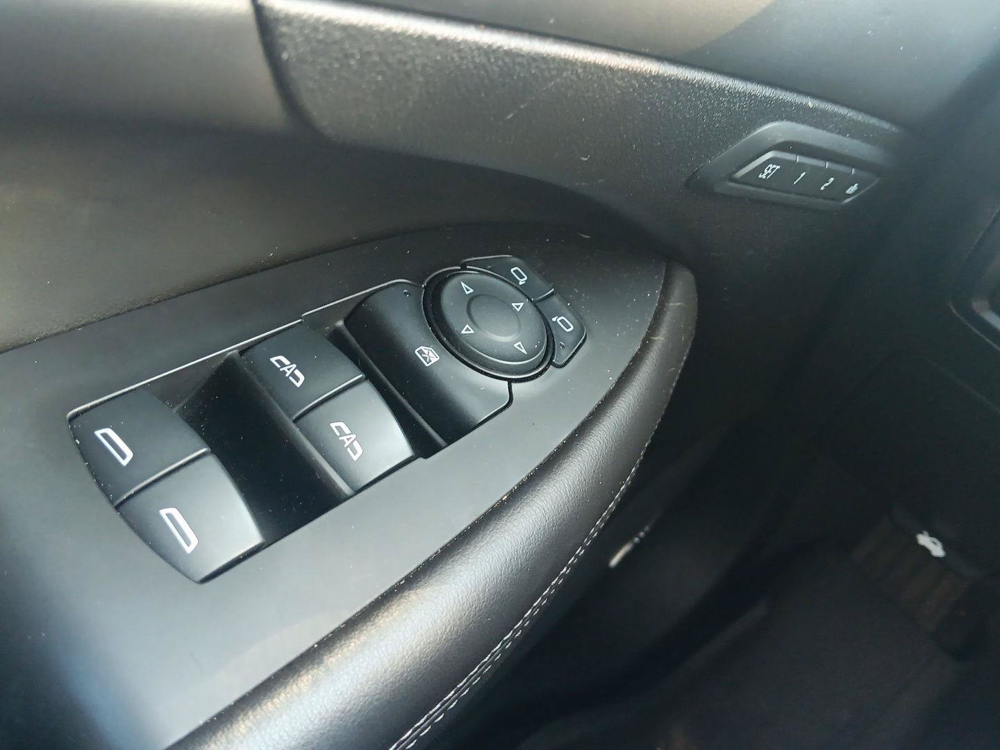 Used 2017 Buick LaCrosse Essence w/ Sun and Shade Package FWD image 19