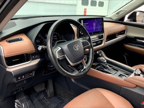 Used 2024 Toyota Grand Highlander Platinum image 18