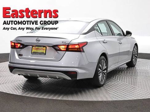 Used 2024 Nissan Altima 2.5 SV FWD image 5