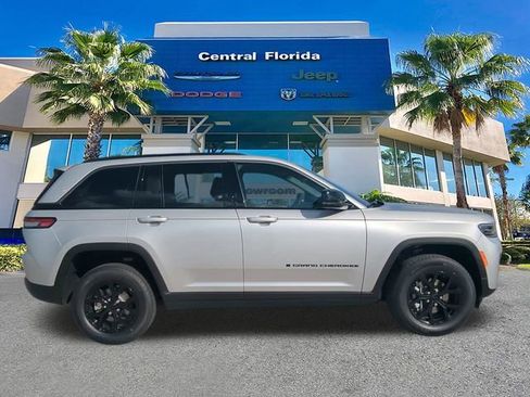 New 2026 Jeep Grand Cherokee Altitude image 3