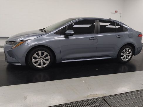 Used 2023 Toyota Corolla LE FWD image 2