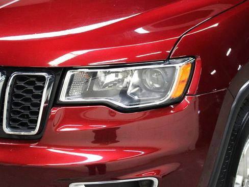 Used 2019 Jeep Grand Cherokee Laredo image 30