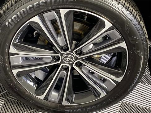 Used 2024 Toyota bZ4X Limited image 30