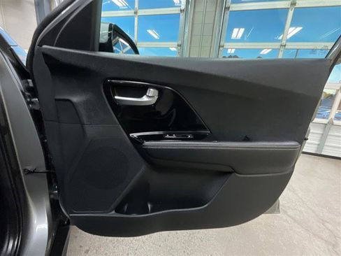 Used 2022 Kia Niro EX w/ Cold Weather Package image 26