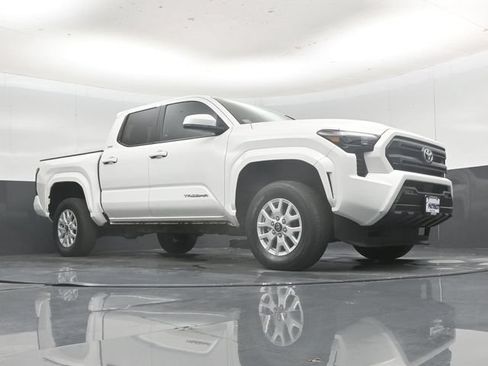 Used 2025 Toyota Tacoma SR5 AWD/4WD image 50
