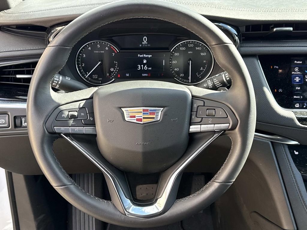 New 2025 Cadillac XT6 Luxury FWD image 19