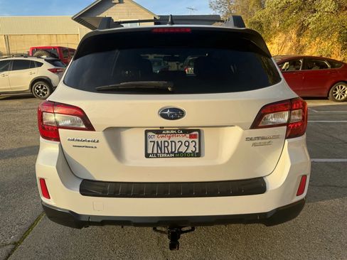Used 2016 Subaru Outback 2.5i Premium image 6