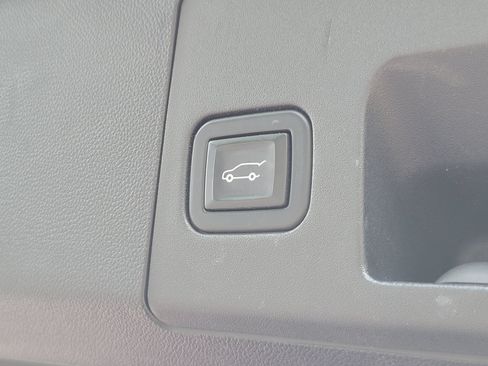 Used 2020 Cadillac XT4 Premium Luxury w/ Cold Weather Package FWD image 31