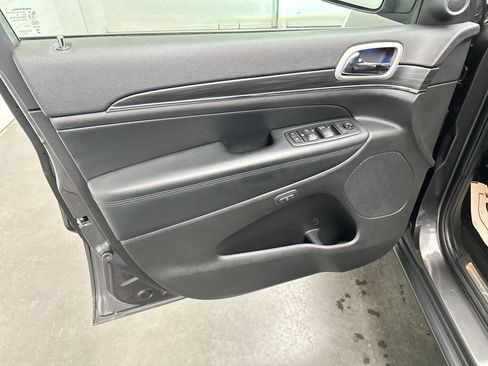Used 2020 Jeep Grand Cherokee Limited w/ Premium Lighting Group AWD/4WD image 17