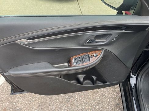 Used 2014 Chevrolet Impala LT w/ Convenience Package image 16