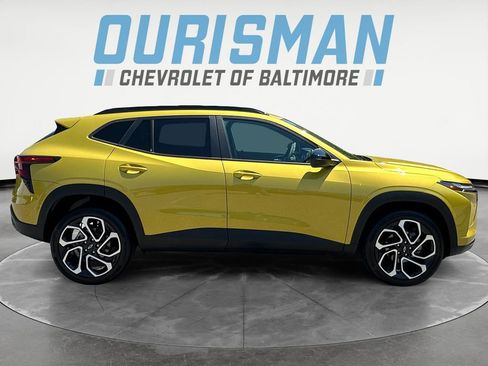 Used 2024 Chevrolet Trax RS w/ Sunroof Package FWD image 7