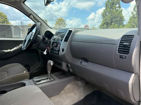 Used 2014 Nissan Frontier SV w/ SV Value Truck Package AWD/4WD image 19