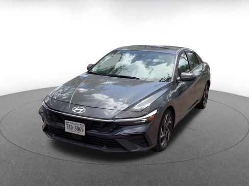 Used 2025 Hyundai Elantra Limited image 7