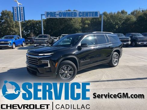 Used 2025 Chevrolet Traverse LT image 1