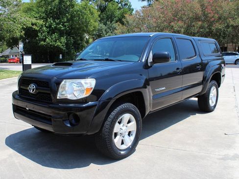 Used 2011 Toyota Tacoma PreRunner w/ TRD Sport Pkg RWD image 4
