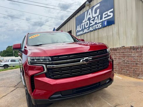 Used 2022 Chevrolet Suburban RST w/ Luxury Package RWD image 3