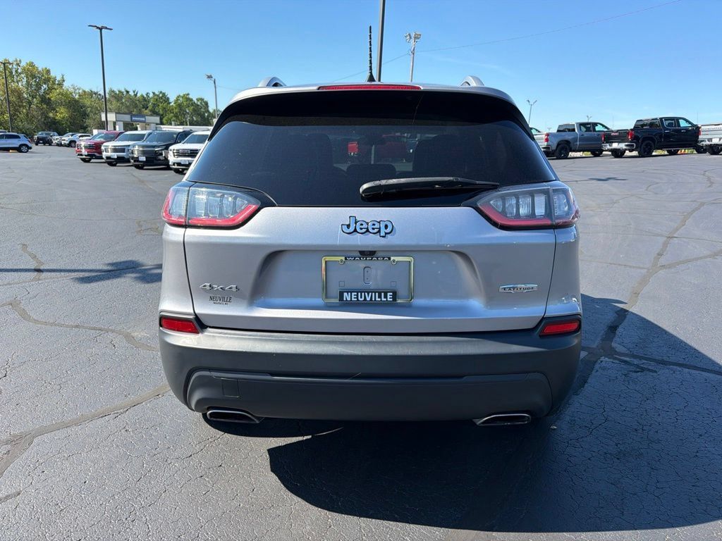 Used 2019 Jeep Cherokee Latitude Plus w/ Cold Weather Group AWD/4WD image 4