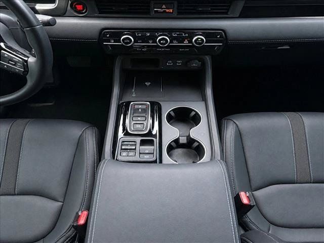 Used 2025 Honda Pilot Touring image 18