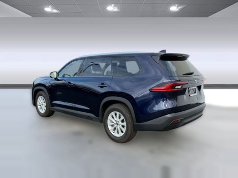 Used 2025 Toyota Grand Highlander XLE image 3