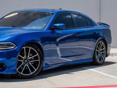 Used 2022 Dodge Charger R/T w/ Plus Group RWD image 9