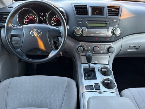Used 2012 Toyota Highlander FWD image 17