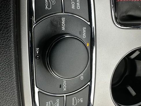 Used 2019 Jeep Grand Cherokee Trailhawk image 15