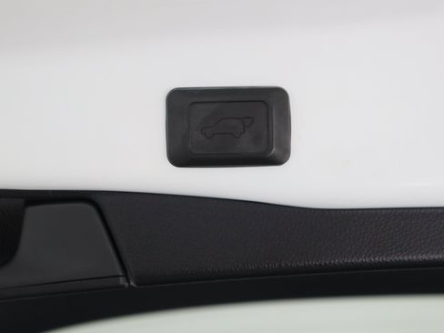 Certified 2025 Toyota RAV4 XLE Premium AWD/4WD image 32