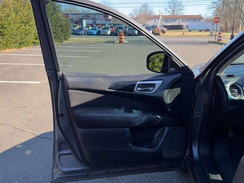 Used 2015 Nissan Pathfinder SV w/ Cargo Package image 27