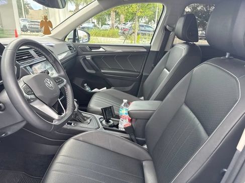 Used 2023 Volkswagen Tiguan SE w/ Panoramic Sunroof Package FWD image 15