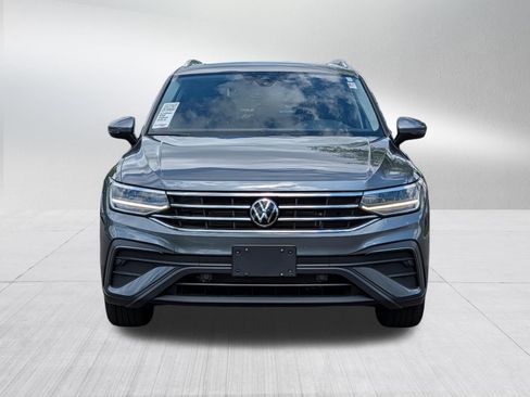 Certified 2023 Volkswagen Tiguan SE w/ Panoramic Sunroof Package AWD/4WD image 2